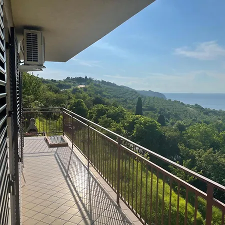 Izolasky アパート *